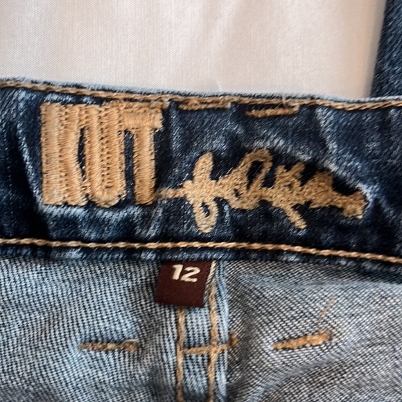 Kut From the Kloth medium wash Boyfriend jeans - Picture 3 of 4